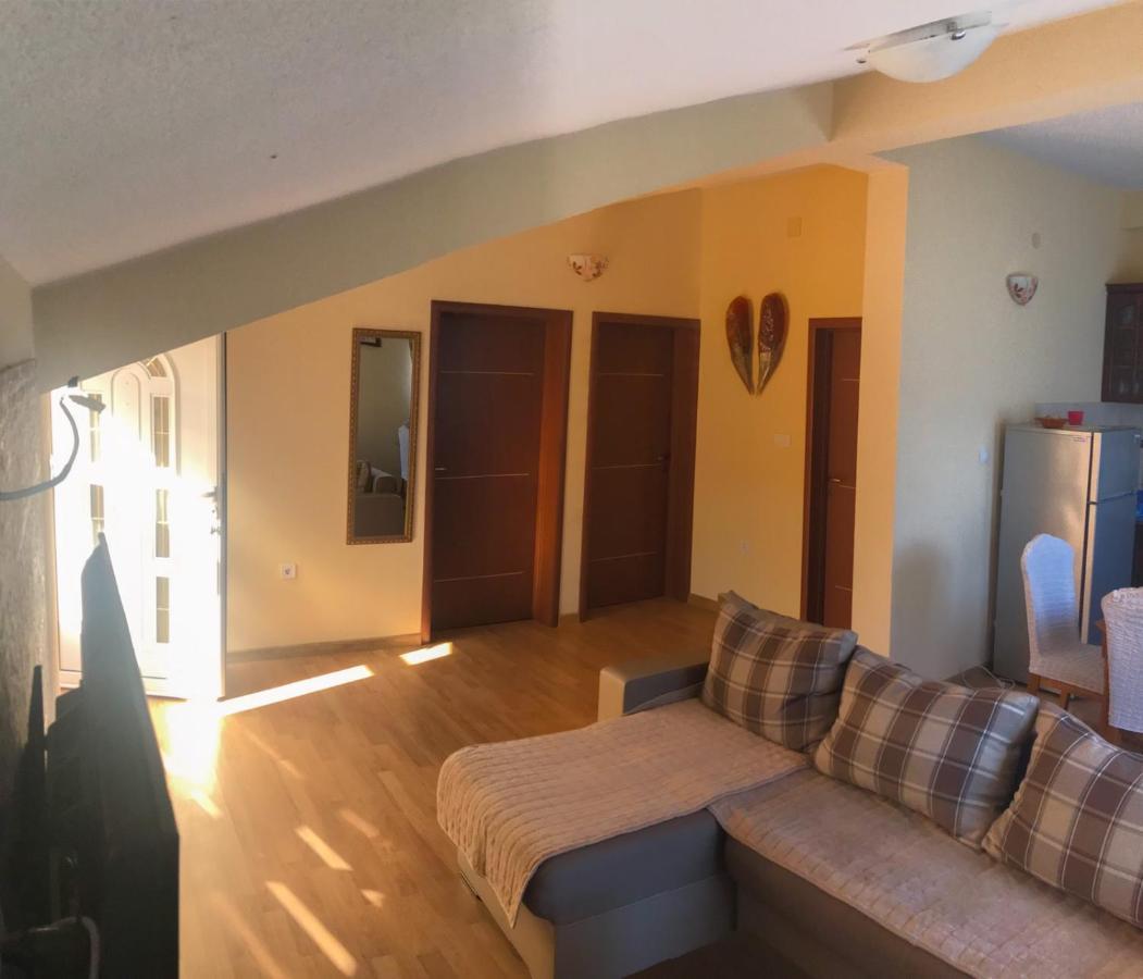 Jovana -- Porodicni Apartmani Igalo Herceg Novi Exterior foto