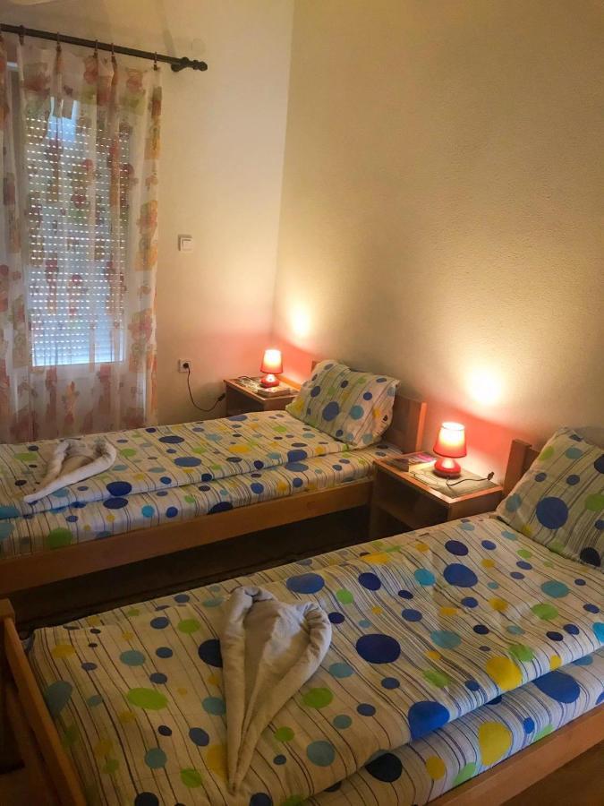 Jovana -- Porodicni Apartmani Igalo Herceg Novi Exterior foto