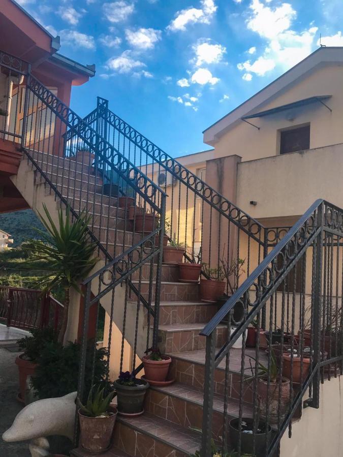 Jovana -- Porodicni Apartmani Igalo Herceg Novi Exterior foto